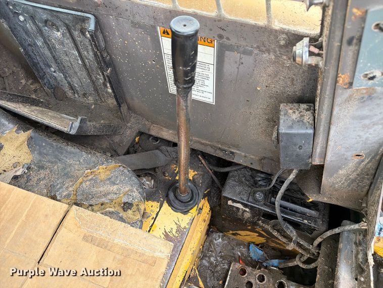 image for item EW2104 1997 GEHL SL6635 skid steer loader