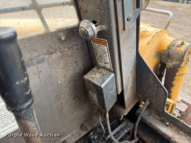 image for item EW2104 1997 GEHL SL6635 skid steer loader