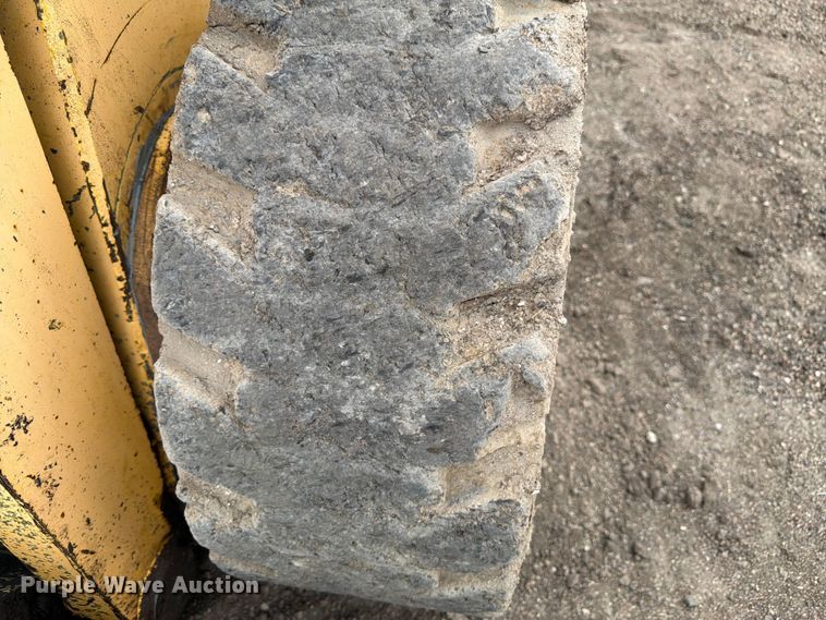 image for item EW2104 1997 GEHL SL6635 skid steer loader