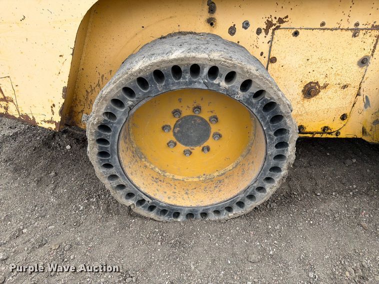 image for item EW2104 1997 GEHL SL6635 skid steer loader
