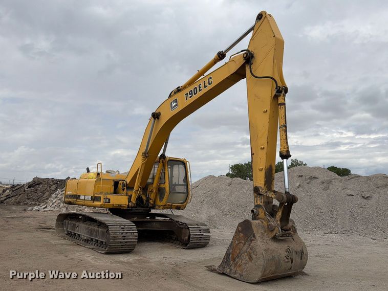 image for item EW2106 1994 John Deere 790ELC excavator