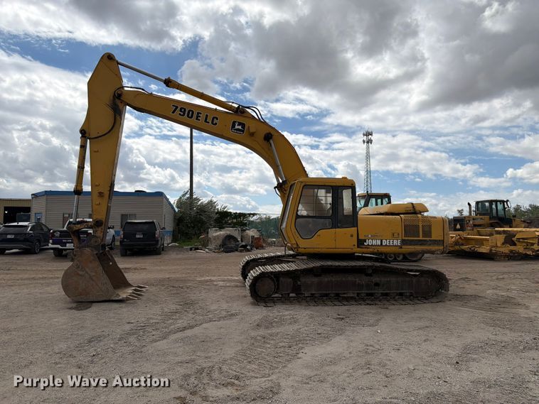 image for item EW2106 1994 John Deere 790ELC excavator