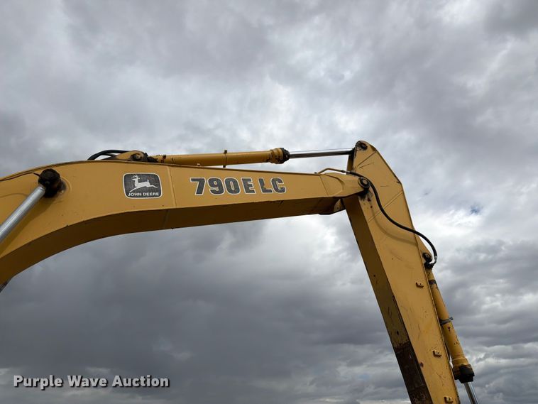 image for item EW2106 1994 John Deere 790ELC excavator