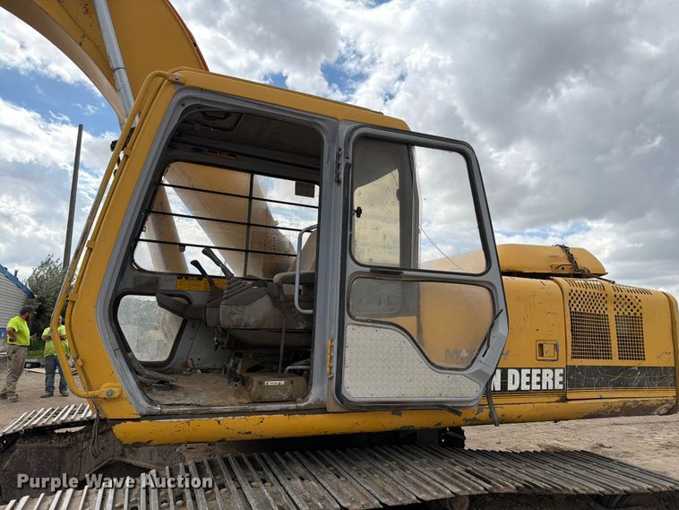 image for item EW2106 1994 John Deere 790ELC excavator