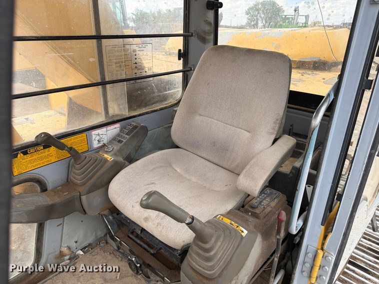 image for item EW2106 1994 John Deere 790ELC excavator