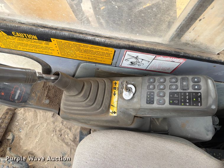 image for item EW2106 1994 John Deere 790ELC excavator