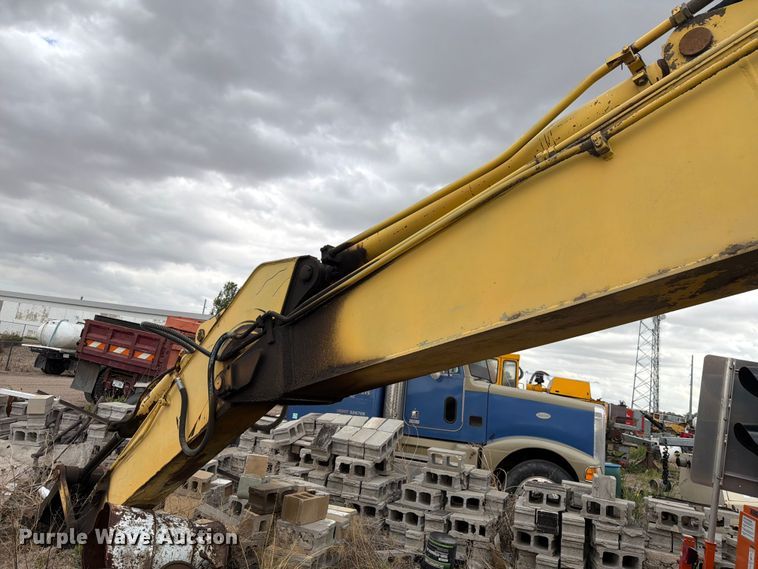 image for item EW2110 Kobelco SK200LC excavator