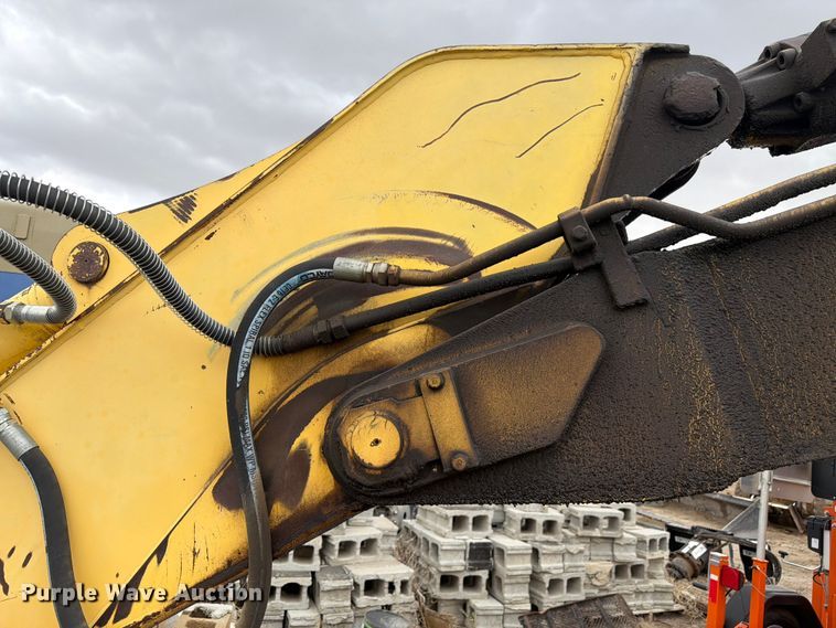 image for item EW2110 Kobelco SK200LC excavator