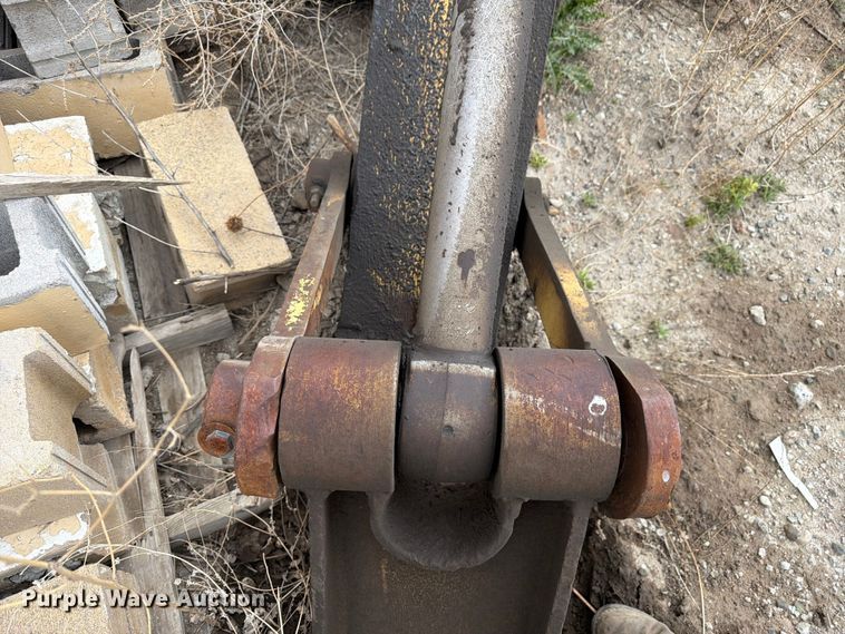 image for item EW2110 Kobelco SK200LC excavator