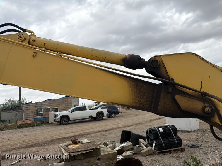 image for item EW2110 Kobelco SK200LC excavator