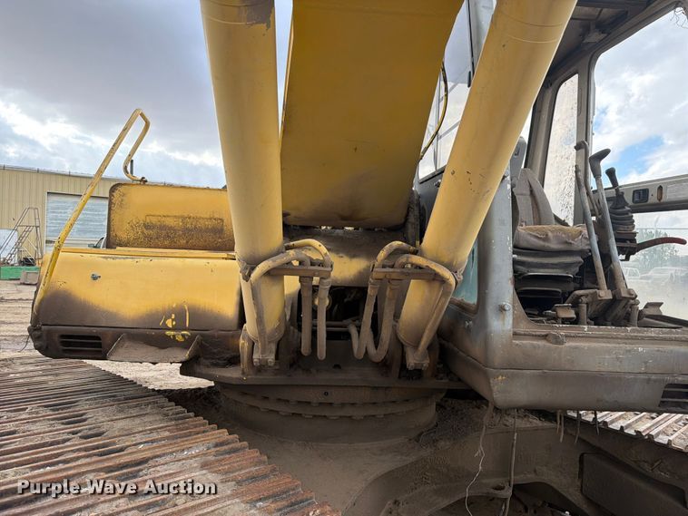 image for item EW2110 Kobelco SK200LC excavator