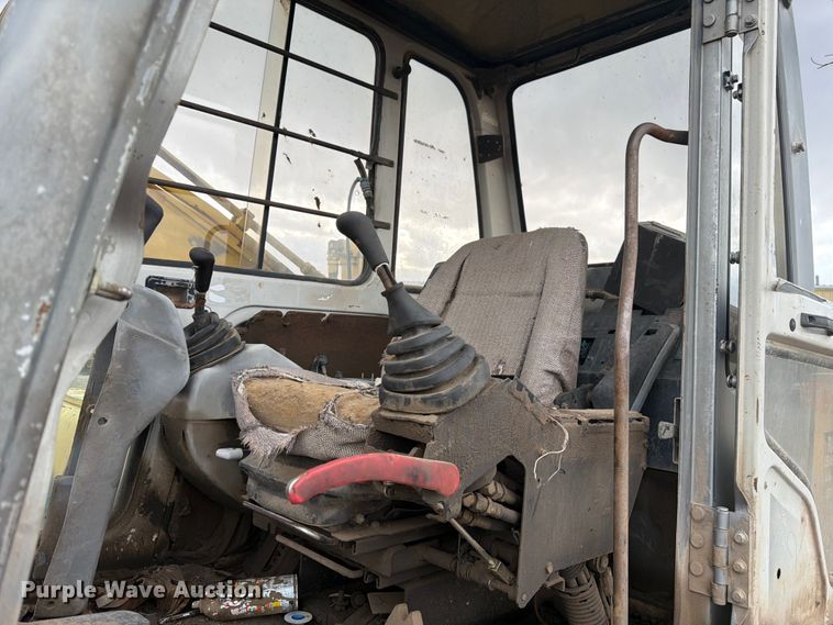 image for item EW2110 Kobelco SK200LC excavator