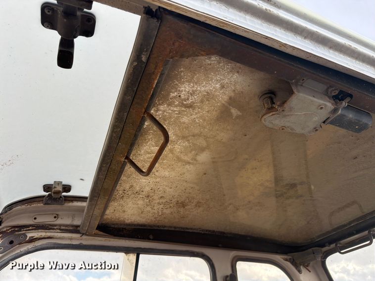 image for item EW2110 Kobelco SK200LC excavator