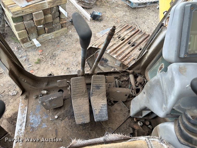 image for item EW2110 Kobelco SK200LC excavator