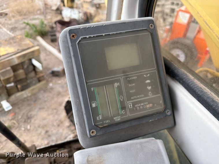 image for item EW2110 Kobelco SK200LC excavator