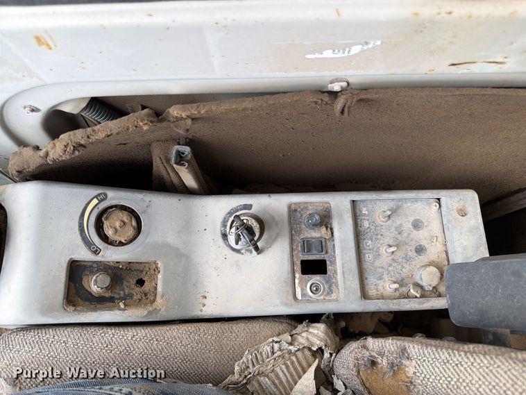 image for item EW2110 Kobelco SK200LC excavator