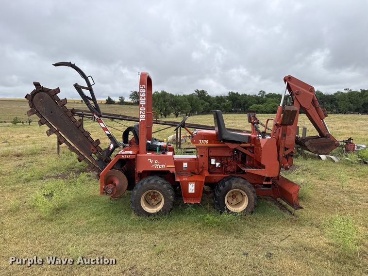 image for item FB6658 2004 Ditch Witch 3700DD trencher