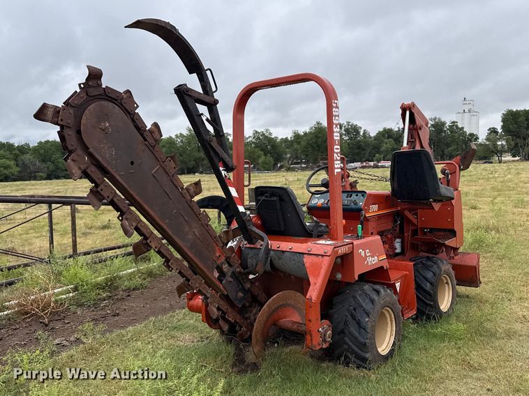 image for item FB6658 2004 Ditch Witch 3700DD trencher