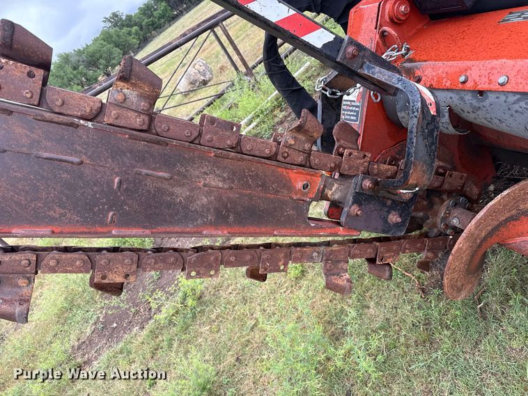 image for item FB6658 2004 Ditch Witch 3700DD trencher