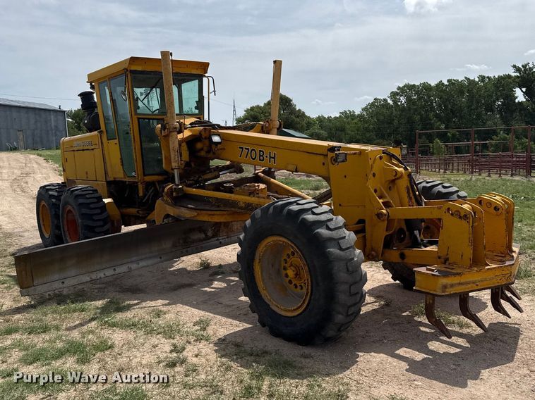 image for item FB6732 1991 John Deere 770B-H motor grader