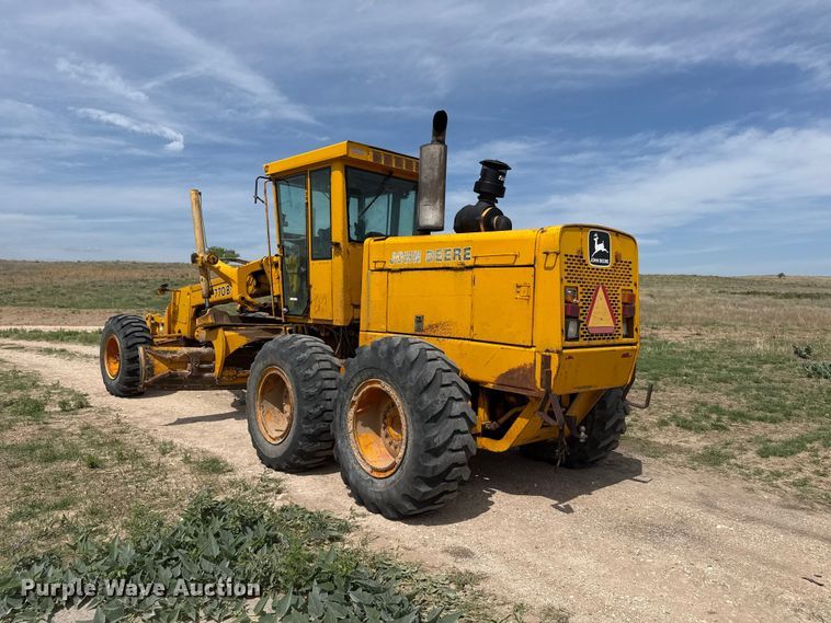 image for item FB6732 1991 John Deere 770B-H motor grader