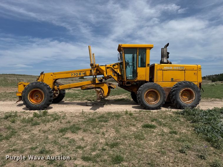 image for item FB6732 1991 John Deere 770B-H motor grader