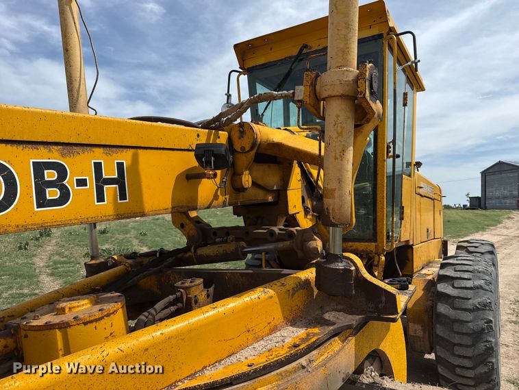 image for item FB6732 1991 John Deere 770B-H motor grader