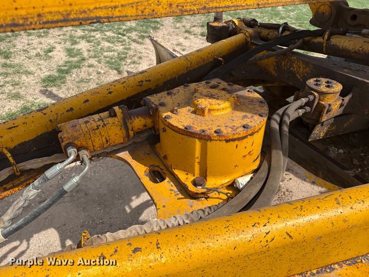 image for item FB6732 1991 John Deere 770B-H motor grader