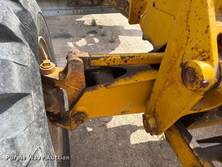 image for item FB6732 1991 John Deere 770B-H motor grader