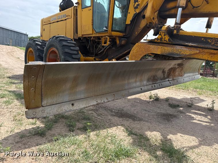 image for item FB6732 1991 John Deere 770B-H motor grader