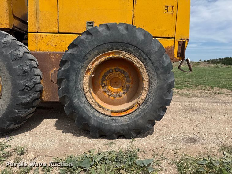 image for item FB6732 1991 John Deere 770B-H motor grader