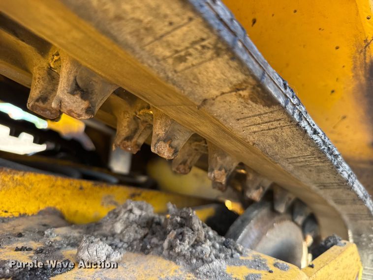 image for item FB7440 2018 Salsco Track Paver TP44-TD paver
