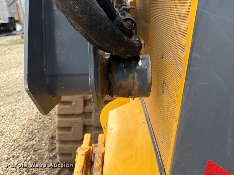image for item FB7455 2020 John Deere 333G tracked skid steer loader