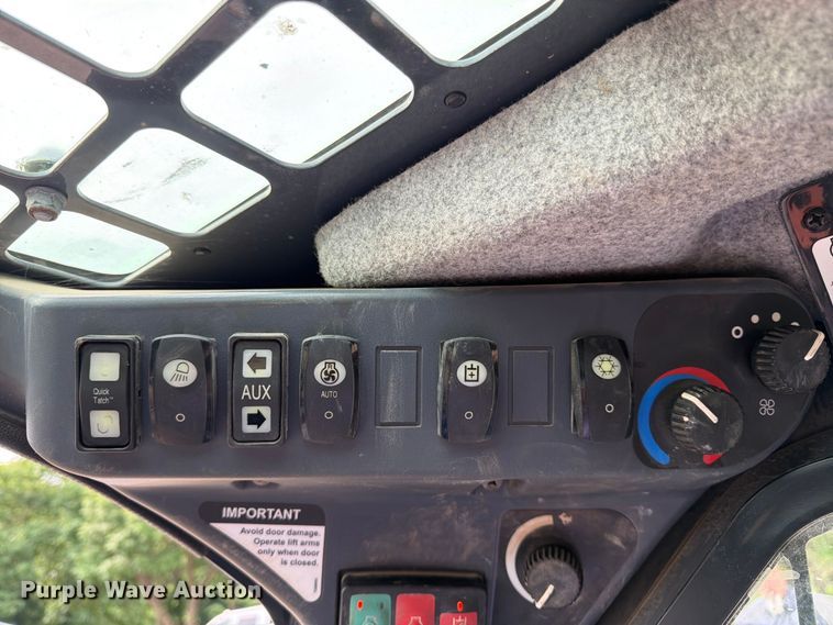 image for item FB7455 2020 John Deere 333G tracked skid steer loader