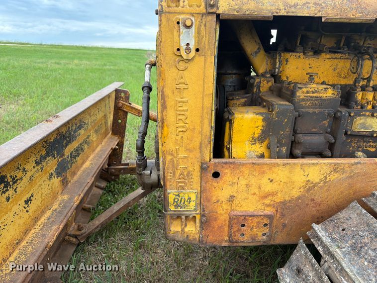 image for item FB7462 Caterpillar RD4 dozer
