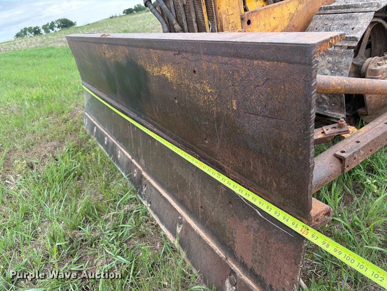 image for item FB7462 Caterpillar RD4 dozer