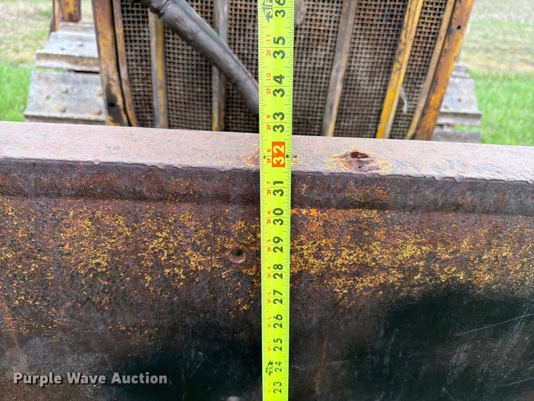 image for item FB7462 Caterpillar RD4 dozer