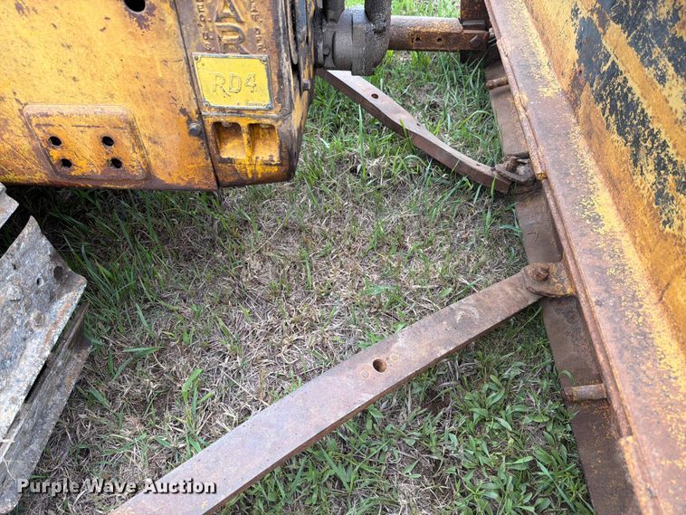image for item FB7462 Caterpillar RD4 dozer