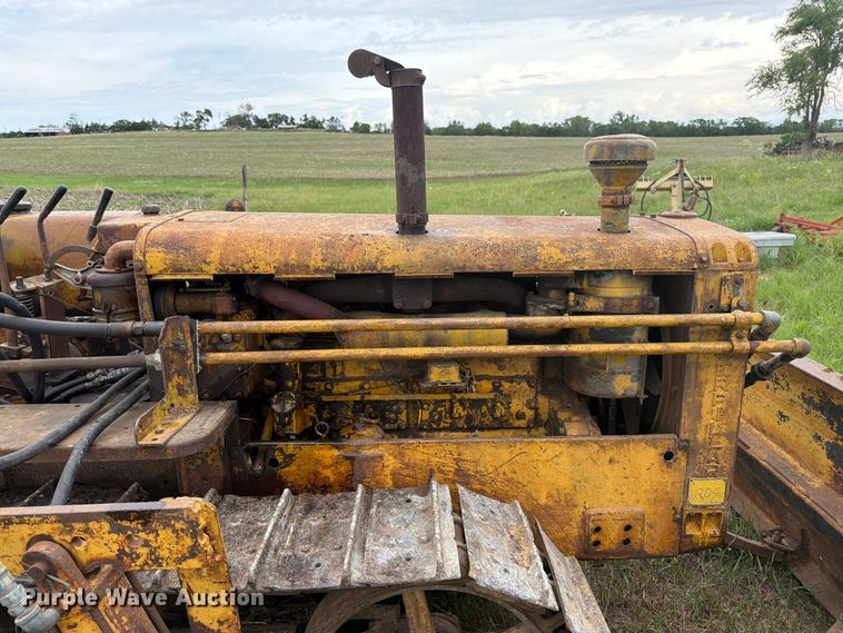 image for item FB7462 Caterpillar RD4 dozer