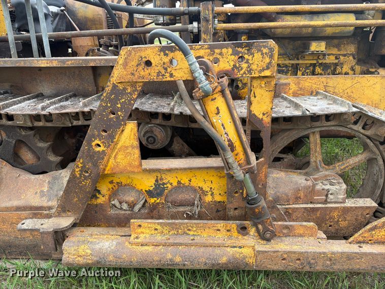 image for item FB7462 Caterpillar RD4 dozer