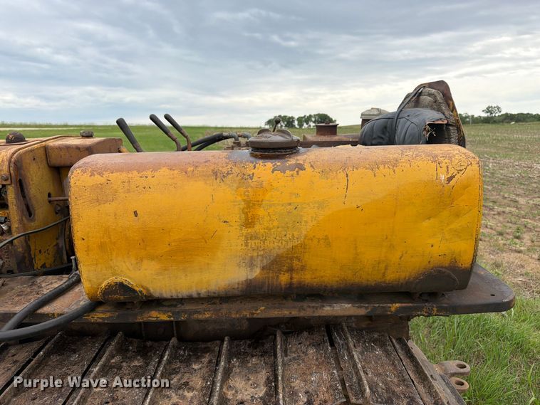 image for item FB7462 Caterpillar RD4 dozer