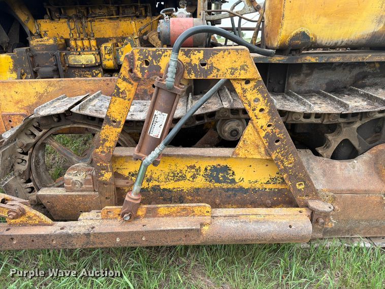 image for item FB7462 Caterpillar RD4 dozer