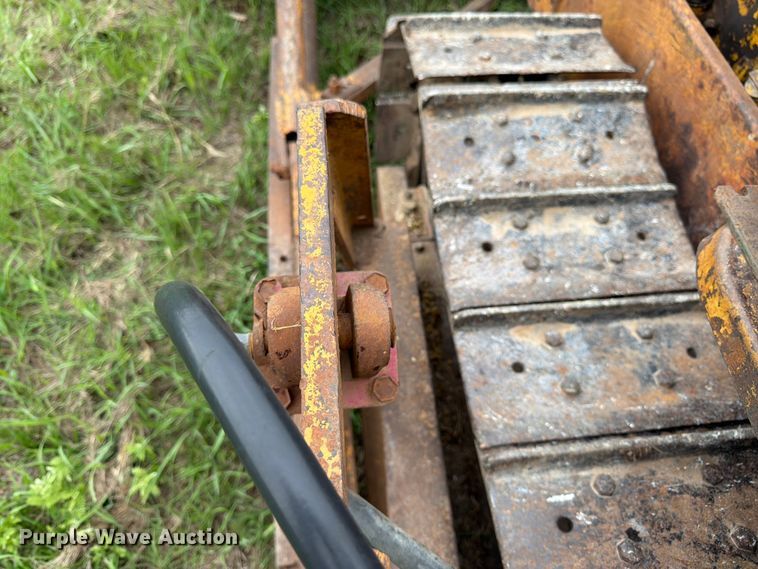image for item FB7462 Caterpillar RD4 dozer
