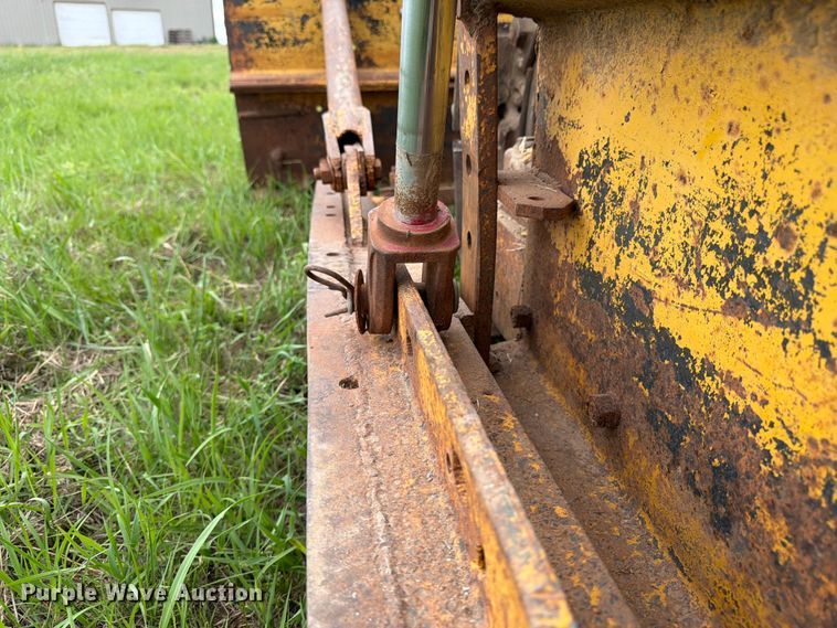 image for item FB7462 Caterpillar RD4 dozer