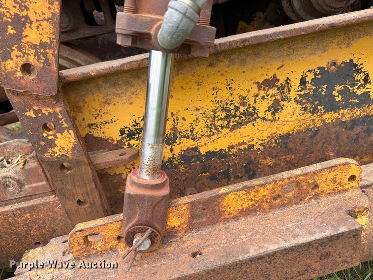 image for item FB7462 Caterpillar RD4 dozer