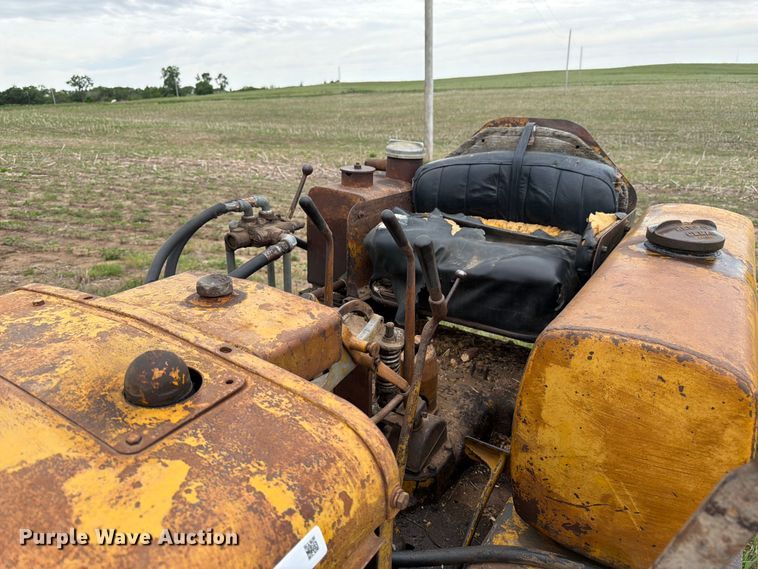 image for item FB7462 Caterpillar RD4 dozer
