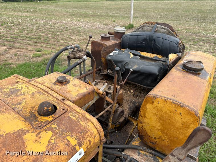 image for item FB7462 Caterpillar RD4 dozer