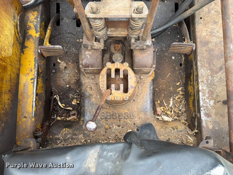 image for item FB7462 Caterpillar RD4 dozer