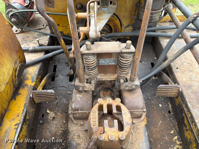 image for item FB7462 Caterpillar RD4 dozer