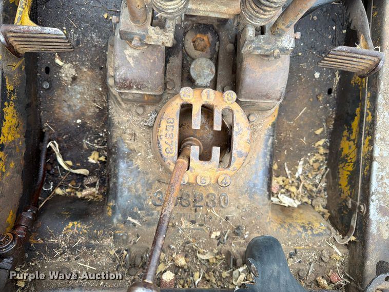 image for item FB7462 Caterpillar RD4 dozer